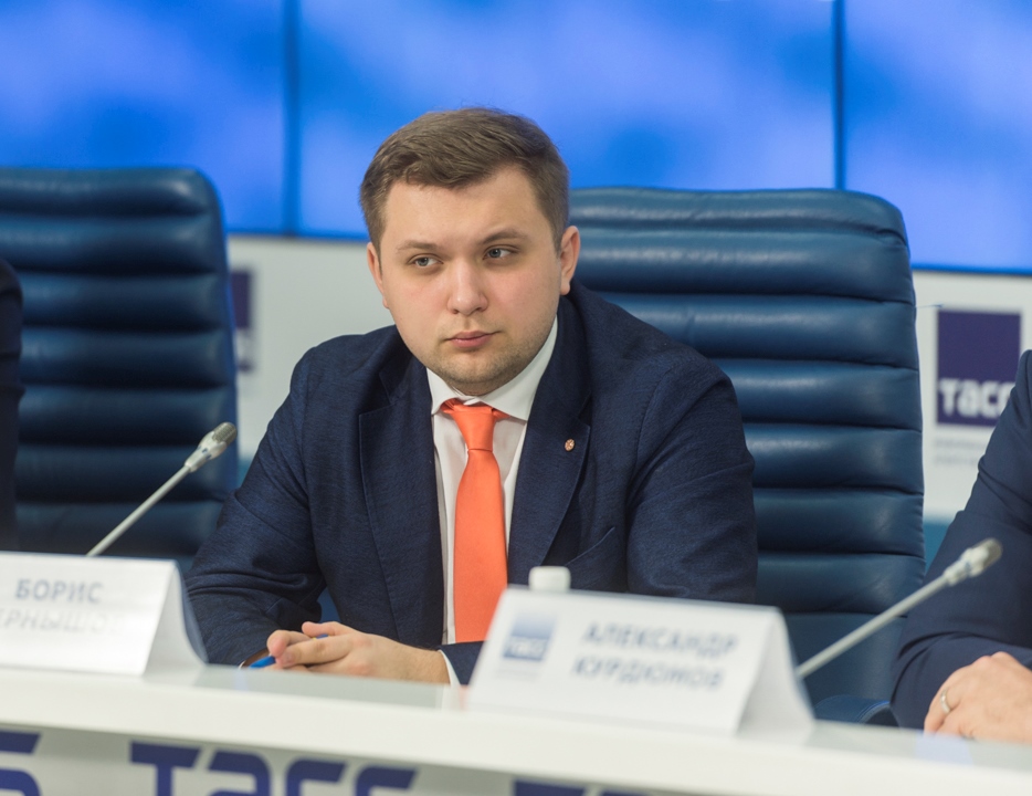 Борис Чернышов предложил повысить статус классных руководителей