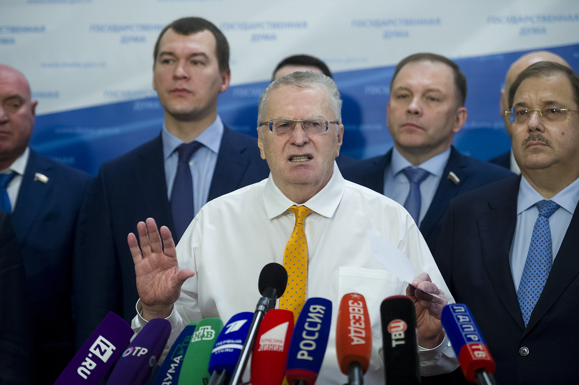 ЛДПР требует запретить все виды «одурманивающих» веществ