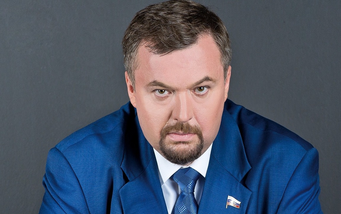Провал импичмента Трампа усилит его позиции на предстоящих выборах, полагает Антон Морозов