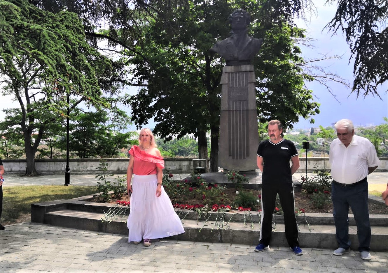 памятник затопленным кораблям в севастополе. севастополь язык. с днем рождения севастополь. севастополь праздник. языки севастополя.