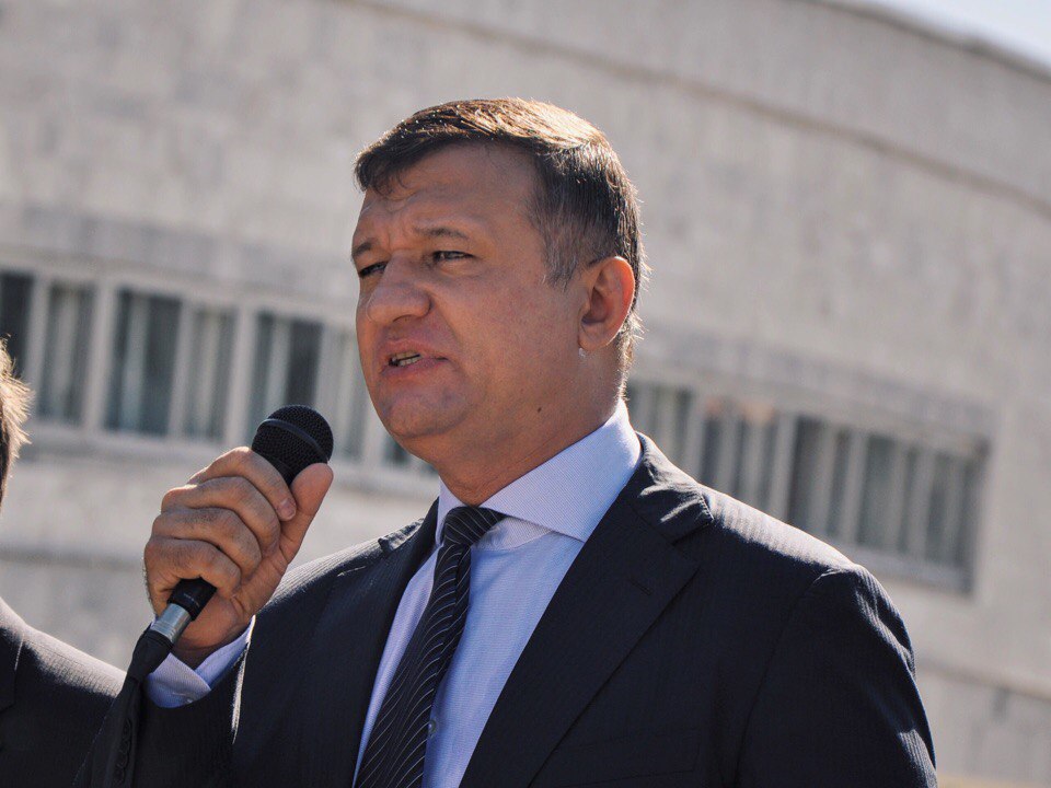 Для защиты прав трудящихся хороши все средства, лишь бы они были эффективными, полагает Дмитрий Савельев