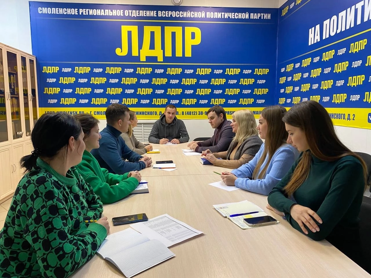 Депутаты лдпр. Лдпр смоленск. Калуга лдпр. Глава партии лдпр. Лдпр помогает.