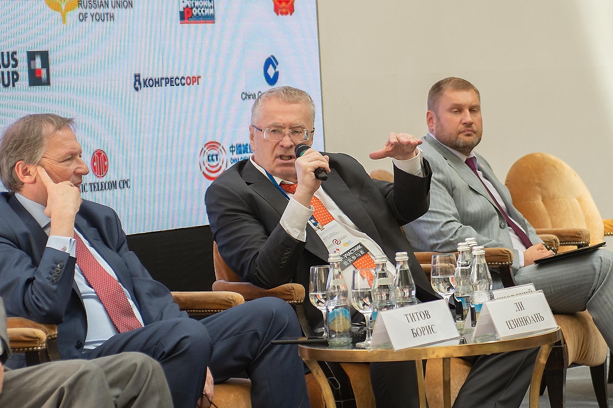 В отношениях России и Китая должен соблюдаться баланс интересов