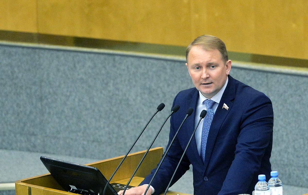Александр Шерин предложил устанавливать флаги РФ на домах, где живут ветераны