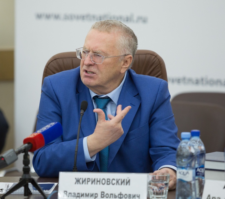 Чтобы поднять доходы наших граждан, нужно ежегодно повышать МРОТ