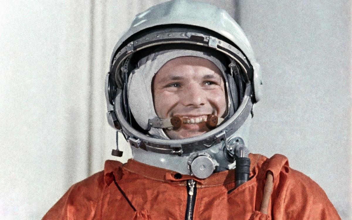 С Днём космонавтики!