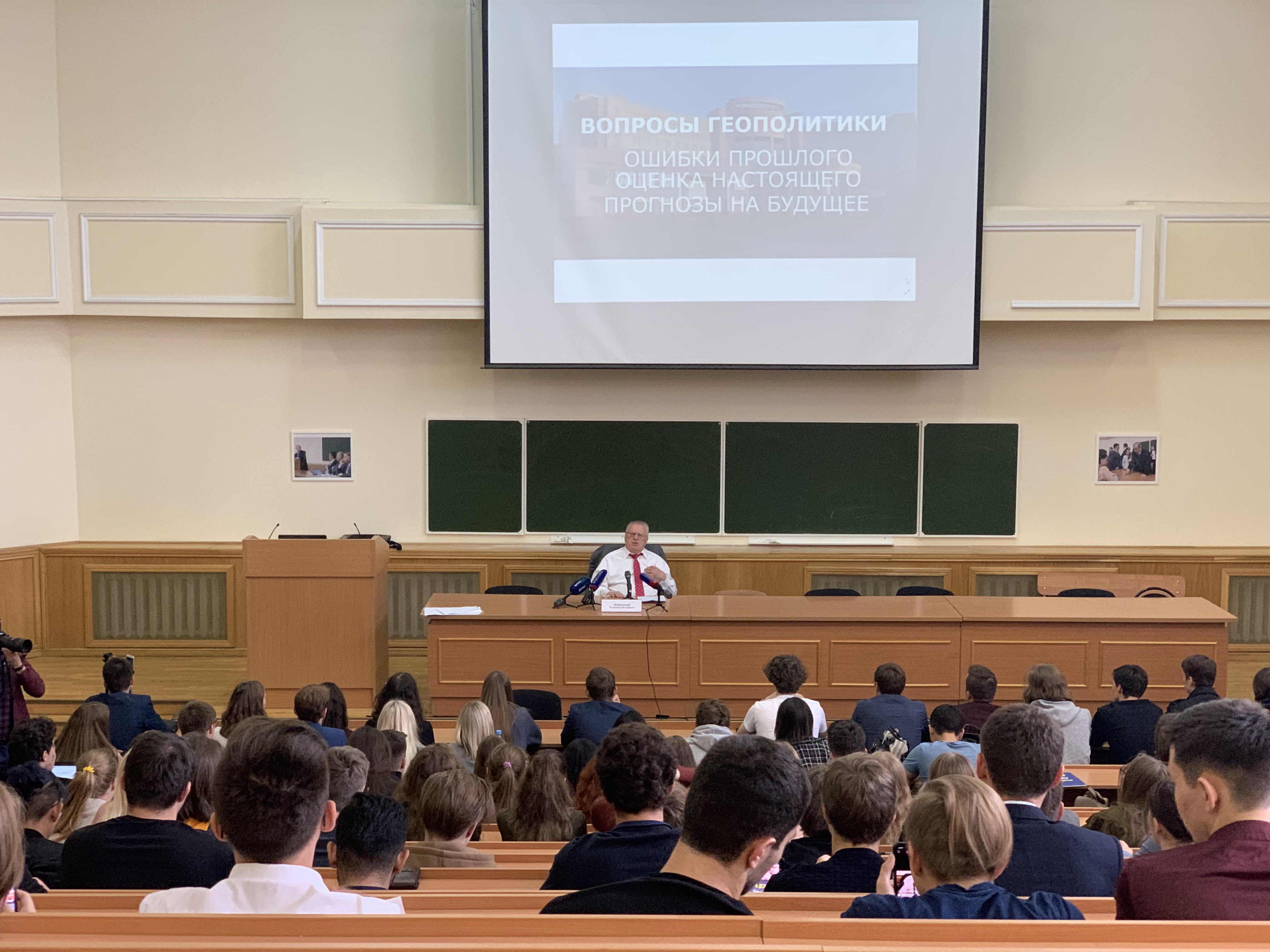 Развивать интеллектуальный потенциал человек должен всю жизнь, убеждён Владимир Жириновский