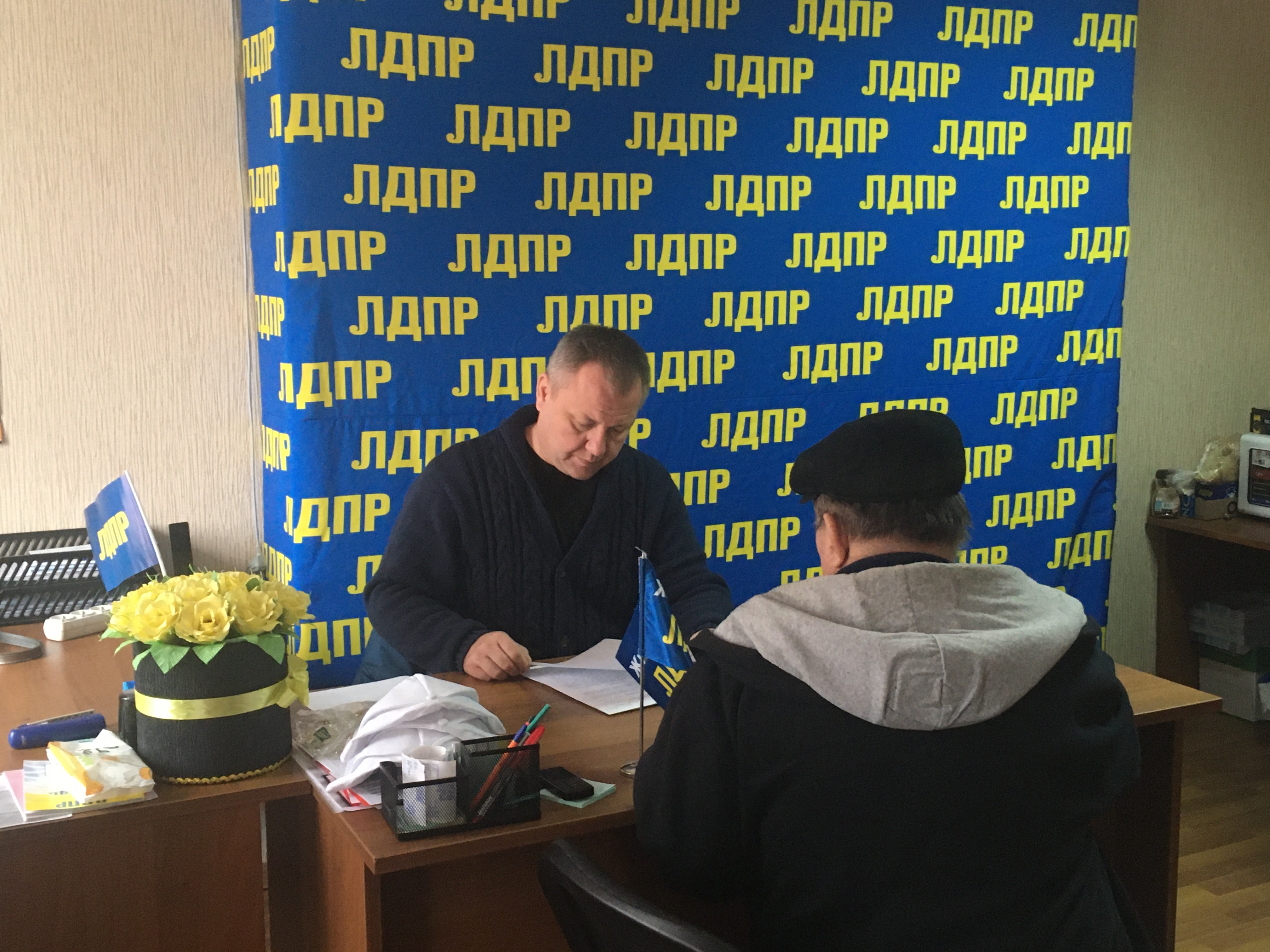 Представители Адыгейской ЛДПР пообщались с жителями Майкопа