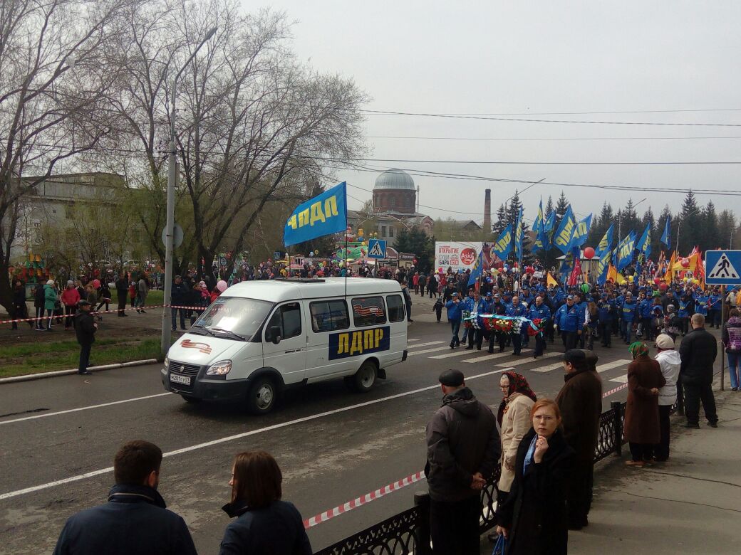 Возложения венка и шествия: ЛДПР отметила День Победы