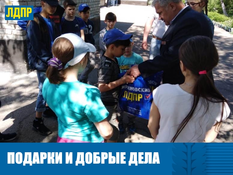 РОЗЫ, КАРУСЕЛИ И МОРОЖЕНОЕ В ДЕНЬ РОССИИ