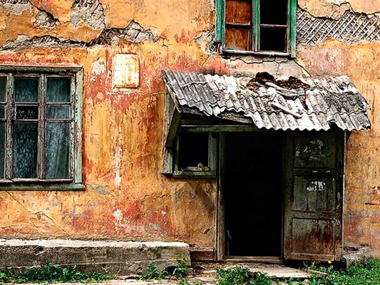 Переселение по кругу: власть гоняет барнаульцев из аварийного жилья в аварийное