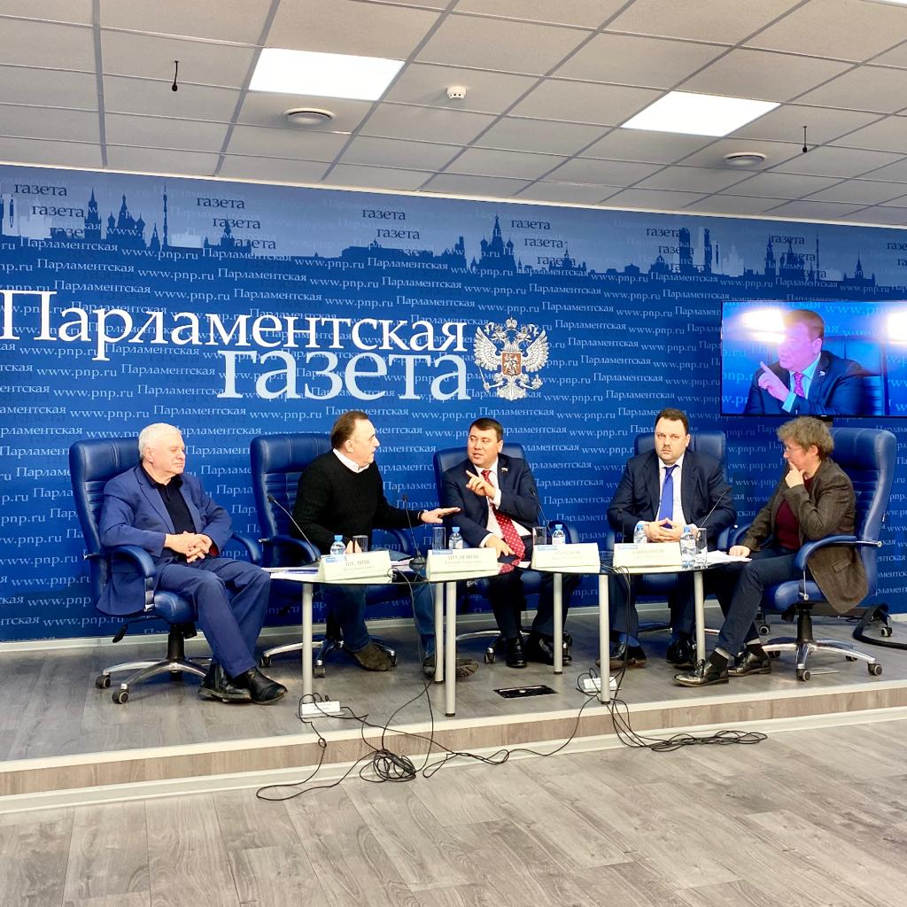 Контроль за работой МФО нужно ужесточить, считает Иван Абрамов