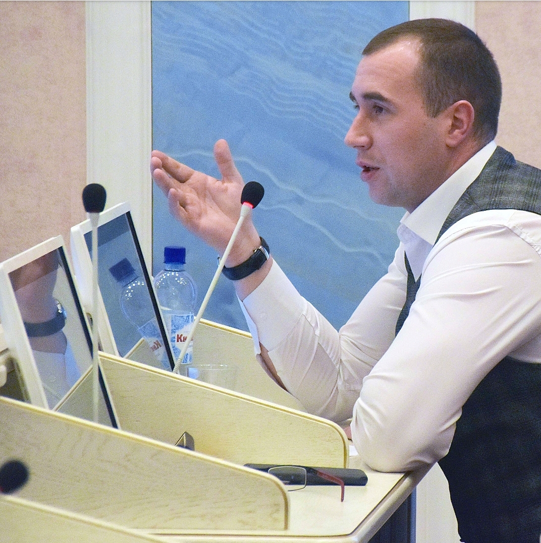 ДЕПУТАТ ОТ ЛДПР ПИВКОВ: «МЫ СТАРАЕМСЯ ИСПРАВИТЬ СИТУАЦИЮ С РЕМОНТОМ ДАЧНОЙ ДОРОГИ В НОВОДВИНСКЕ!»