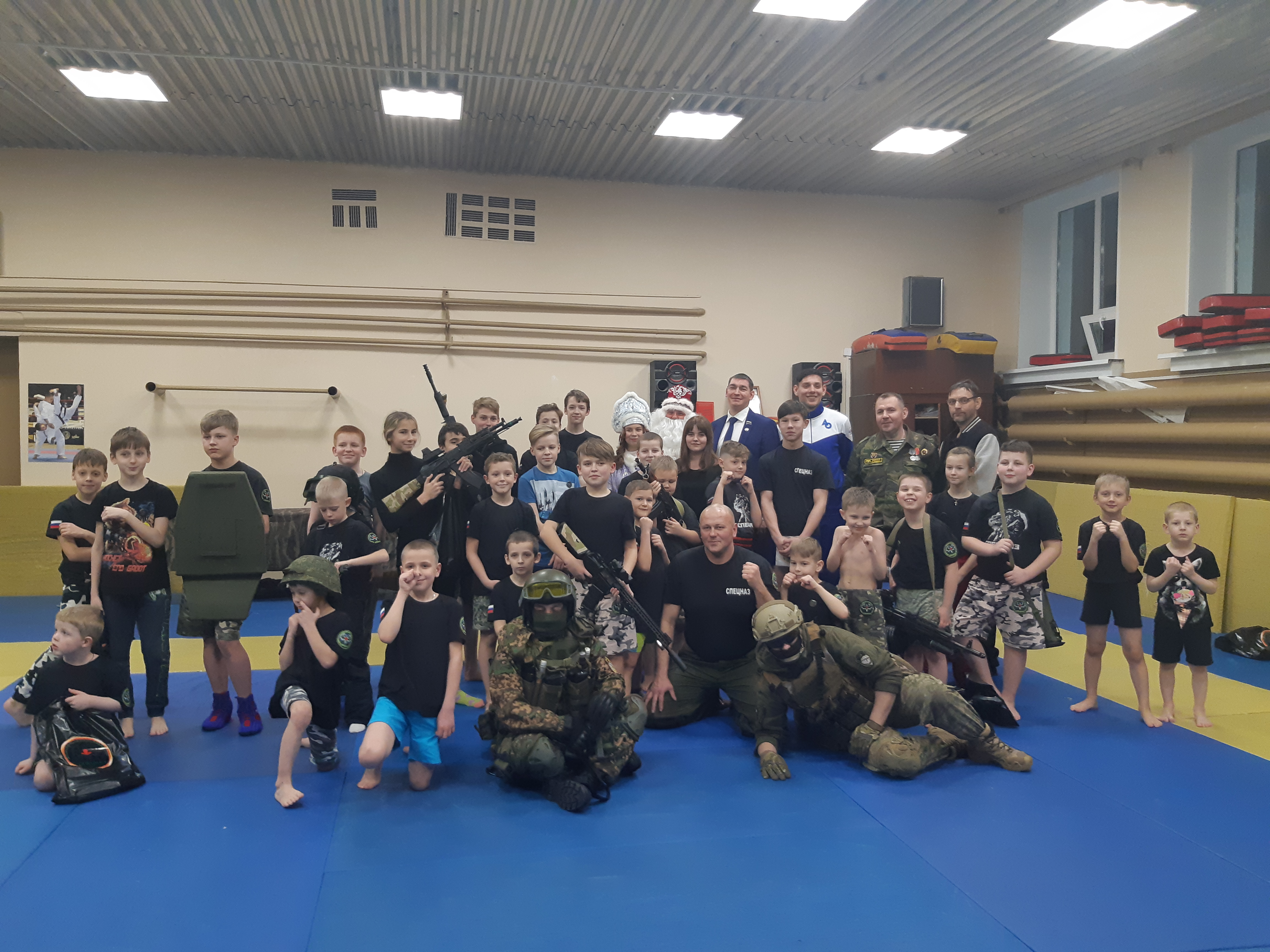 Спортивно патриотический клуб. Юный спецназ. Юный спецназовец Нижневартовск. Тренера юного спецназовца. Военно патриотический клуб спецназ.