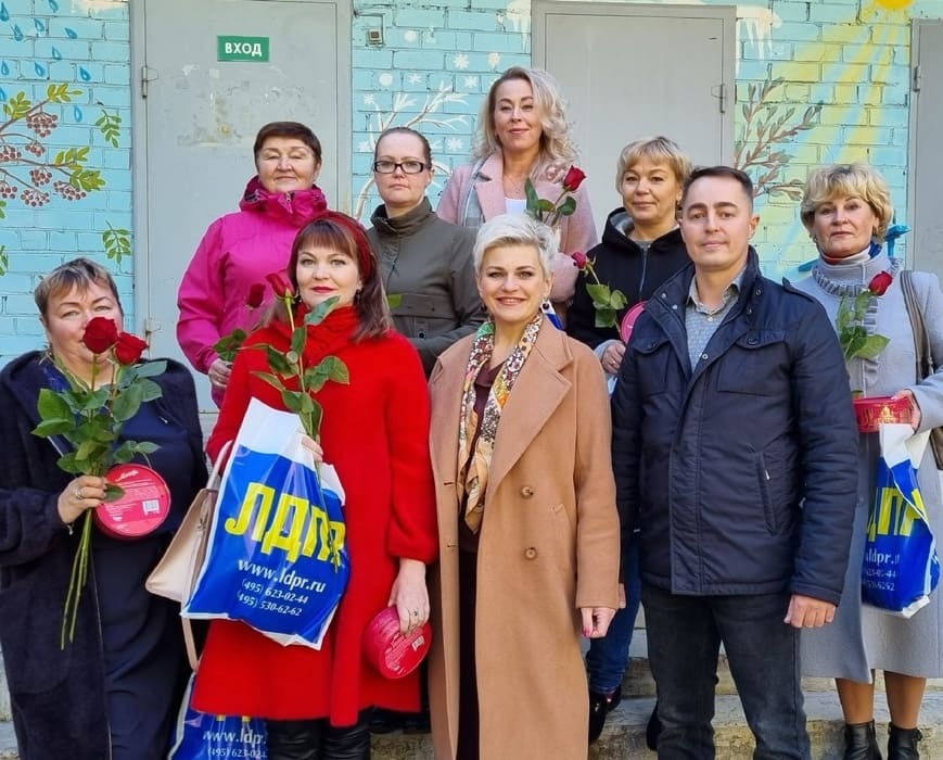 День новодвинска. Поздравление ЛДПР воспитателей.