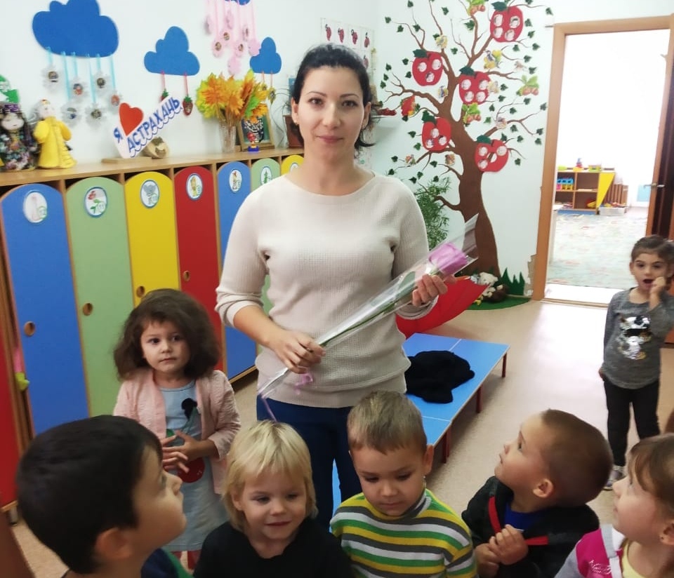 Активисты ЛДПР поздравляли воспитателей и дошкольных работников на всей территории Астраханской области