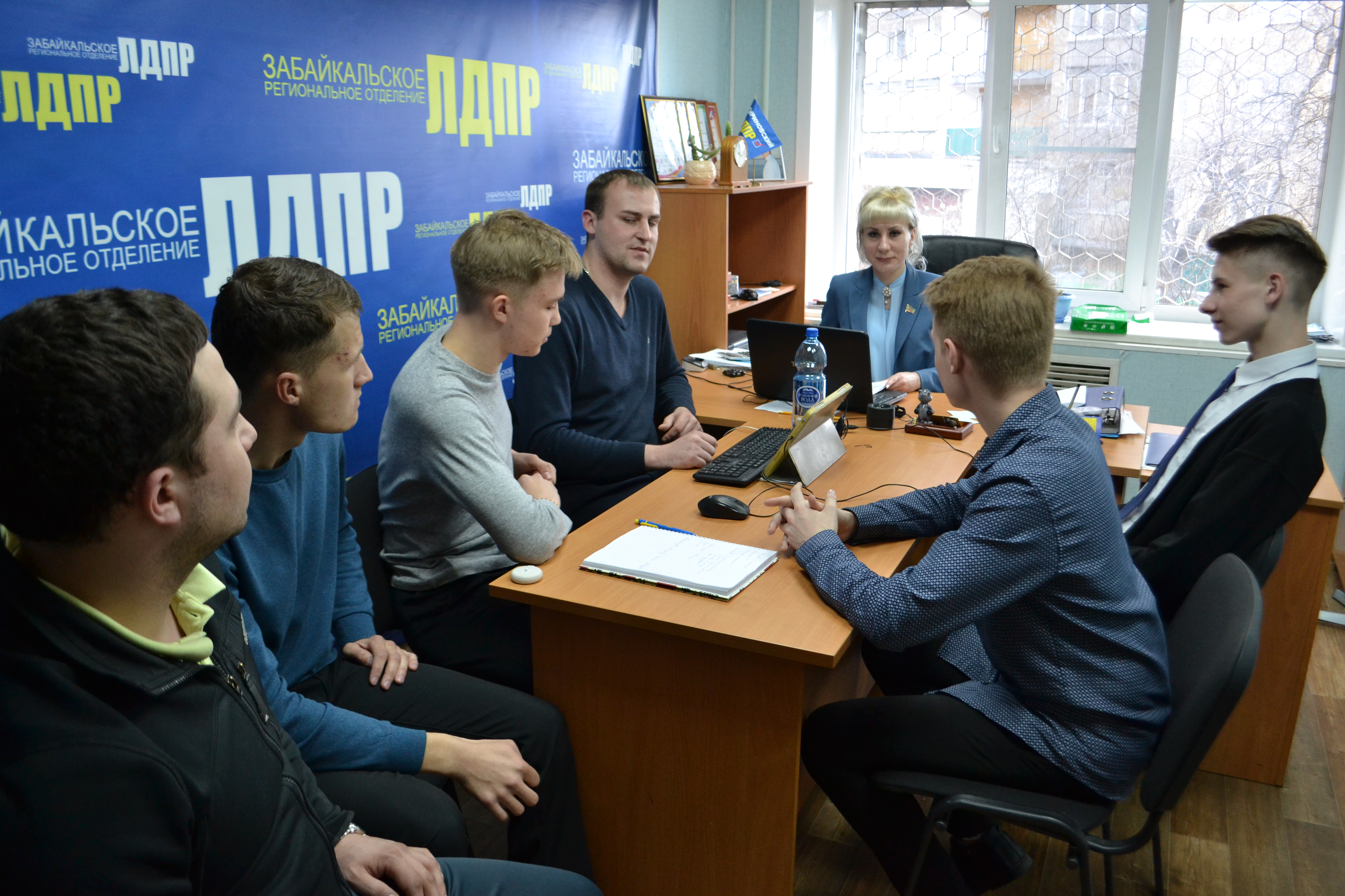 Круглый стол "Молодёжь и политика"