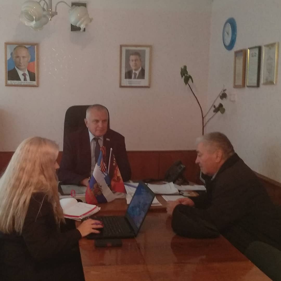 Константин Сухарев провёл приём граждан