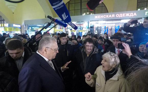 Лидер ЛДПР посетил Казанский вокзал Москвы