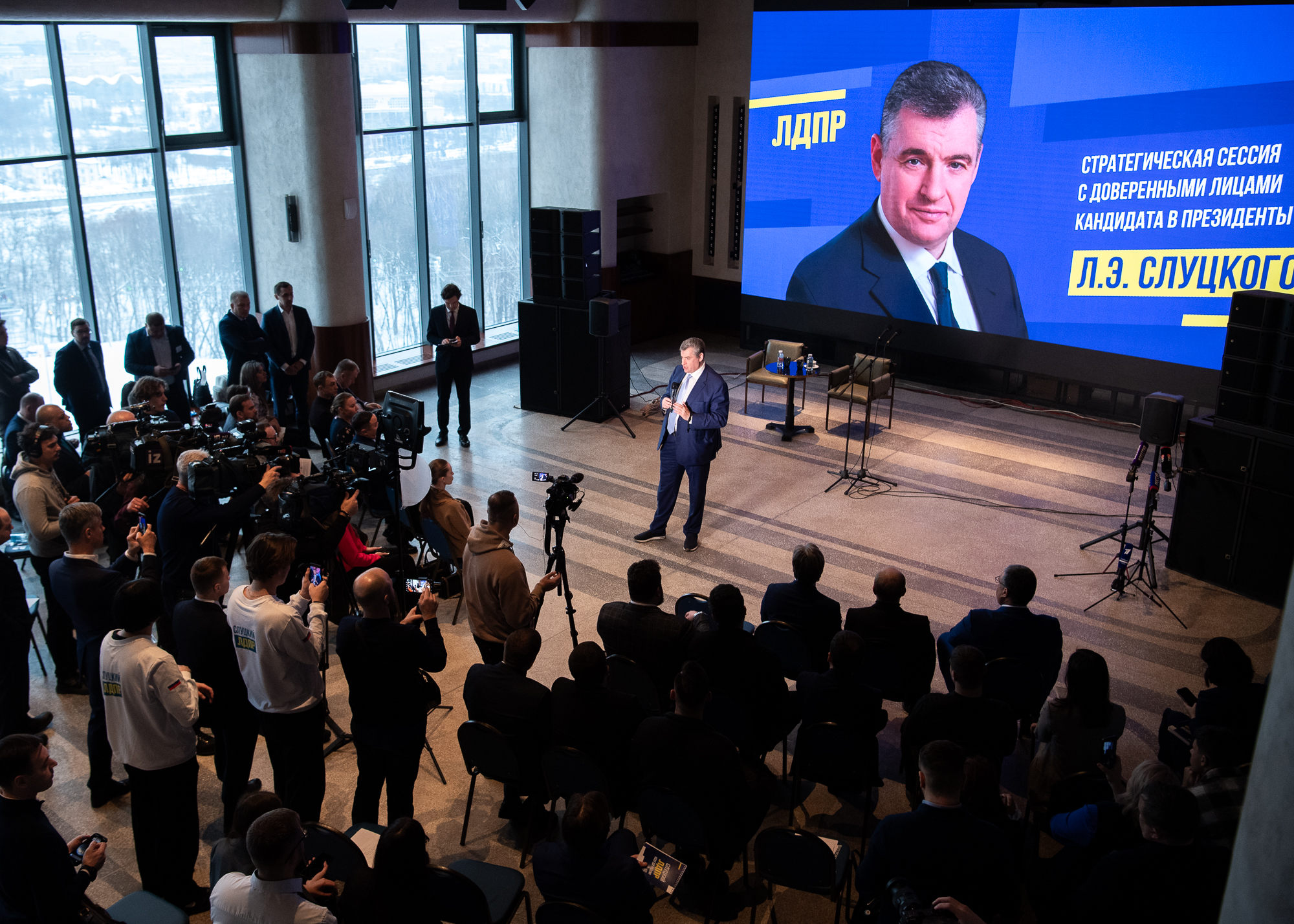 Павел валерьевич дуров. Бизнесмены телеграмм. Бизнесмены телеграмм. Стикеры вк секретный агент. Стикеры предприниматель.