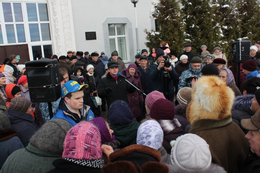 Поезд помощи ЛДПР встретили 4000 человек