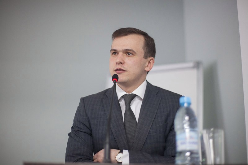 Денис Семенов в честь Дня Конституции провел лекцию