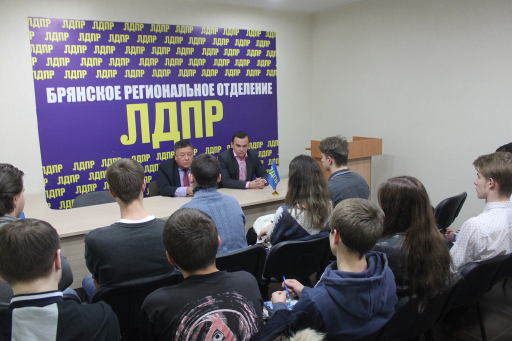 Сергей Калашников прочитал лекцию в Брянской партшколе