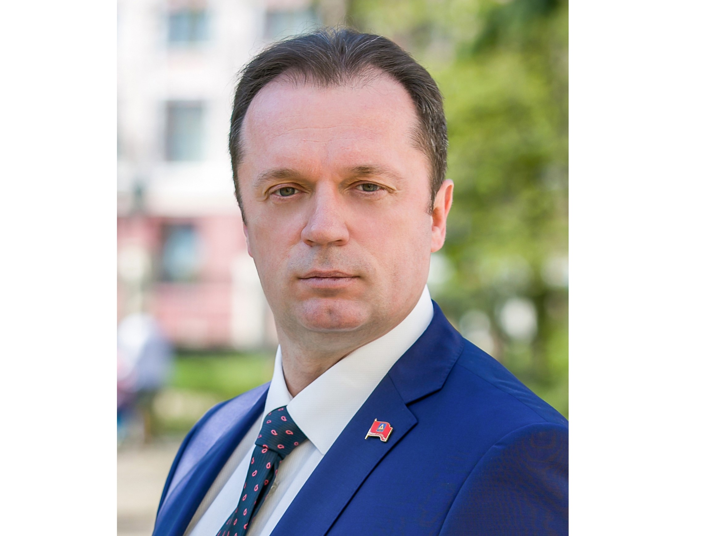 Сергей Антошин поздравляет брянцев с Днем защитника Отечества