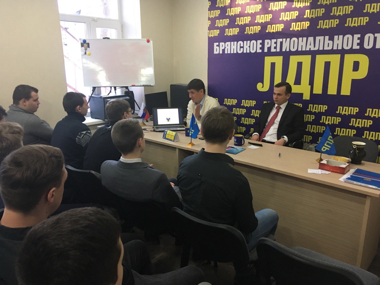 Вадим Деньгин прочитал лекцию в Брянской партшколе
