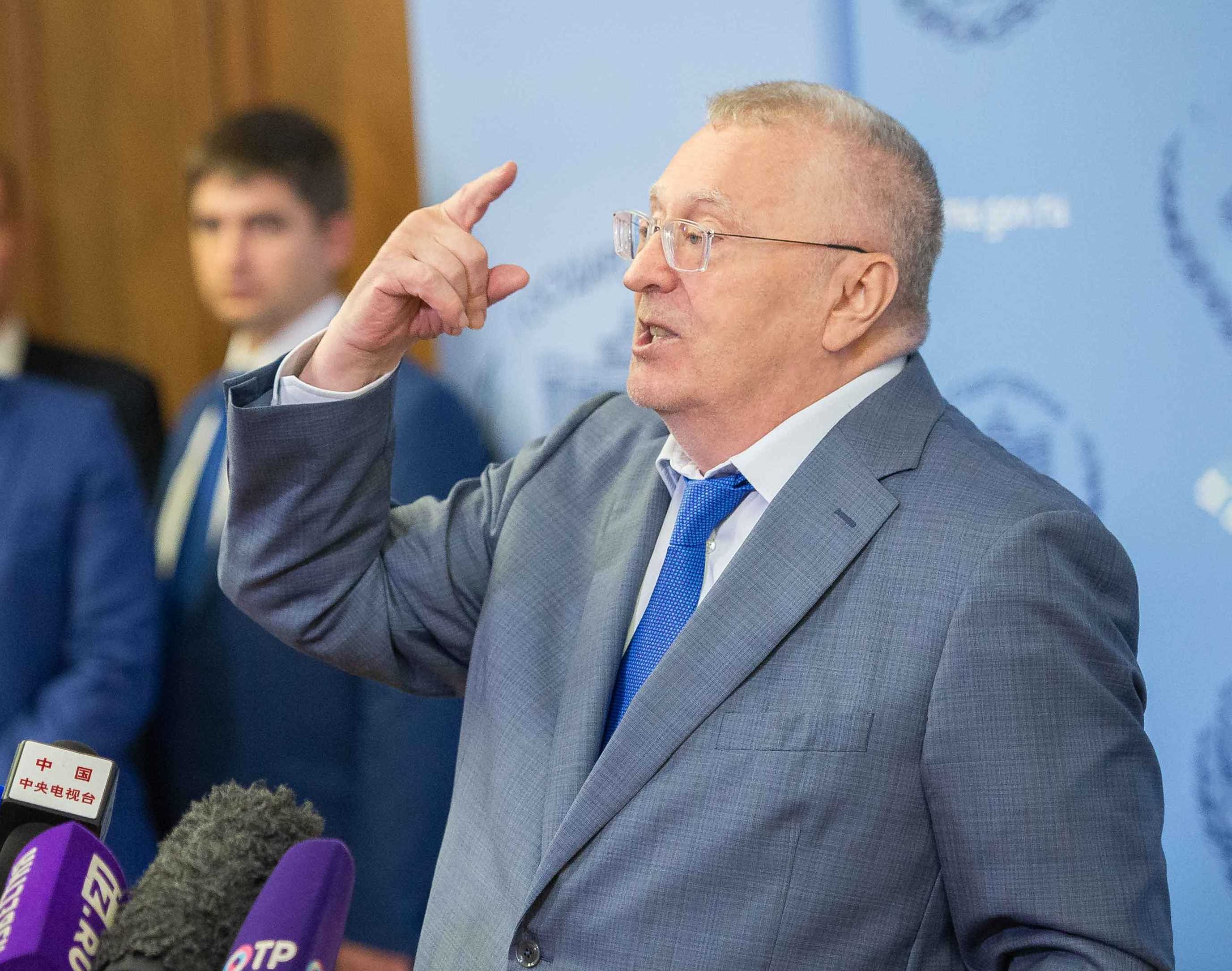 Обсуждать в СМИ личную жизнь граждан — чудовищно, полагает лидер ЛДПР