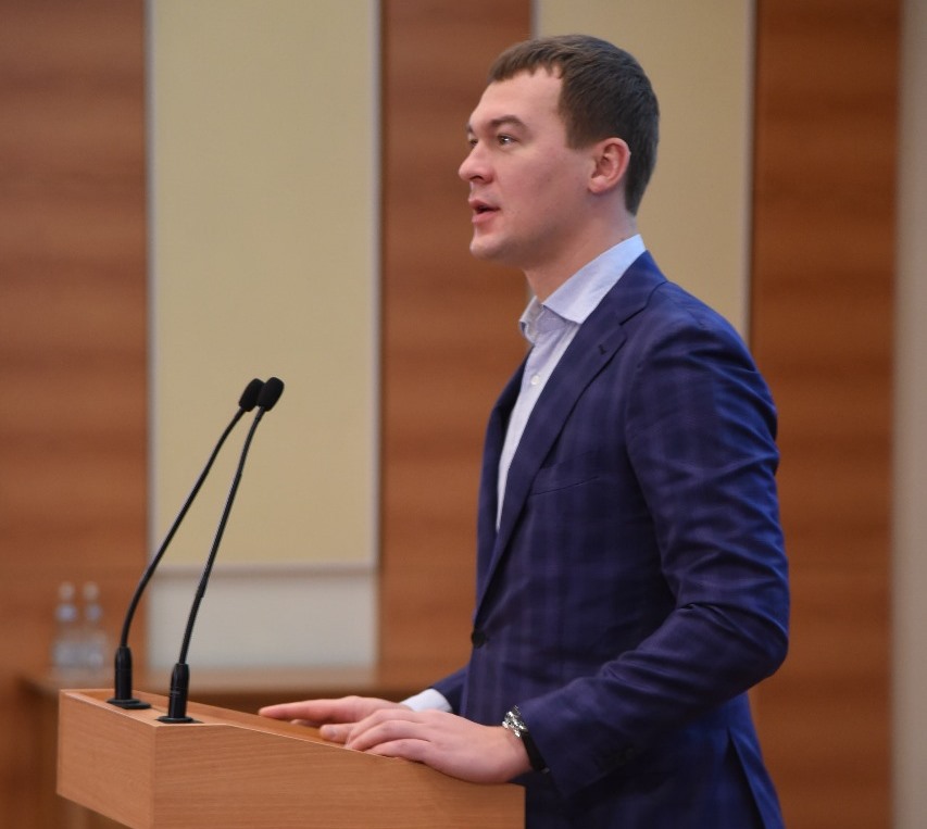 Михаил Дегтярёв предложил сделать бесплатными справки для бассейна
