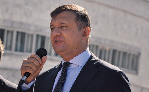 Член фракции ЛДПР в ГД Дмитрий Савельев уверен, что у государства есть возможности для расширения материальной поддержки семей с детьми, и надо их активно использовать