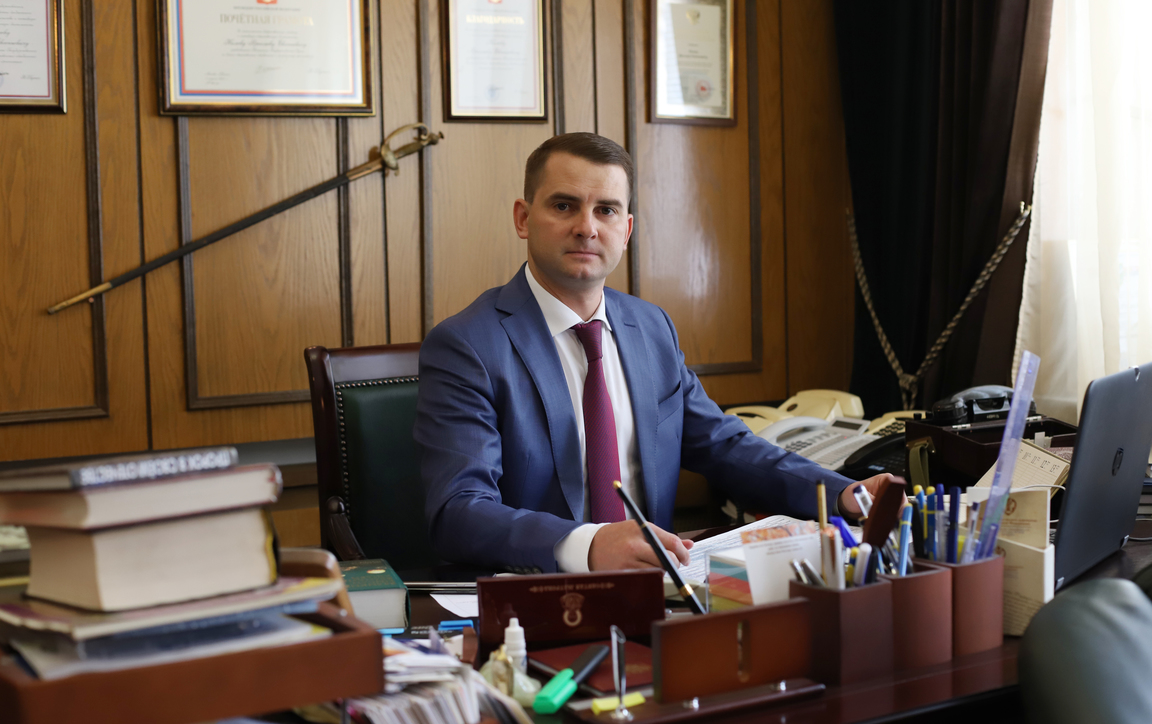 Лишать граждан новогодних праздников несправедливо, убежден Ярослав Нилов