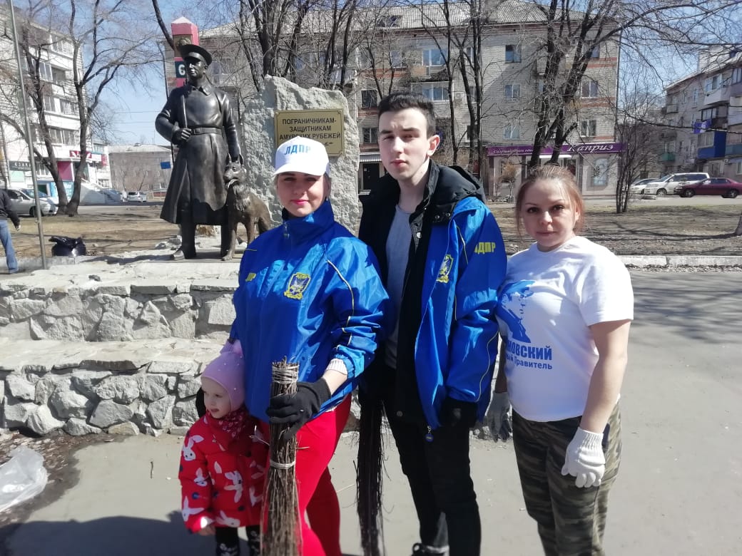 Субботник в сквере посвященным ветеранам пограничной службы