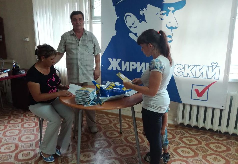 Продолжается акция «Помоги собраться в школу»