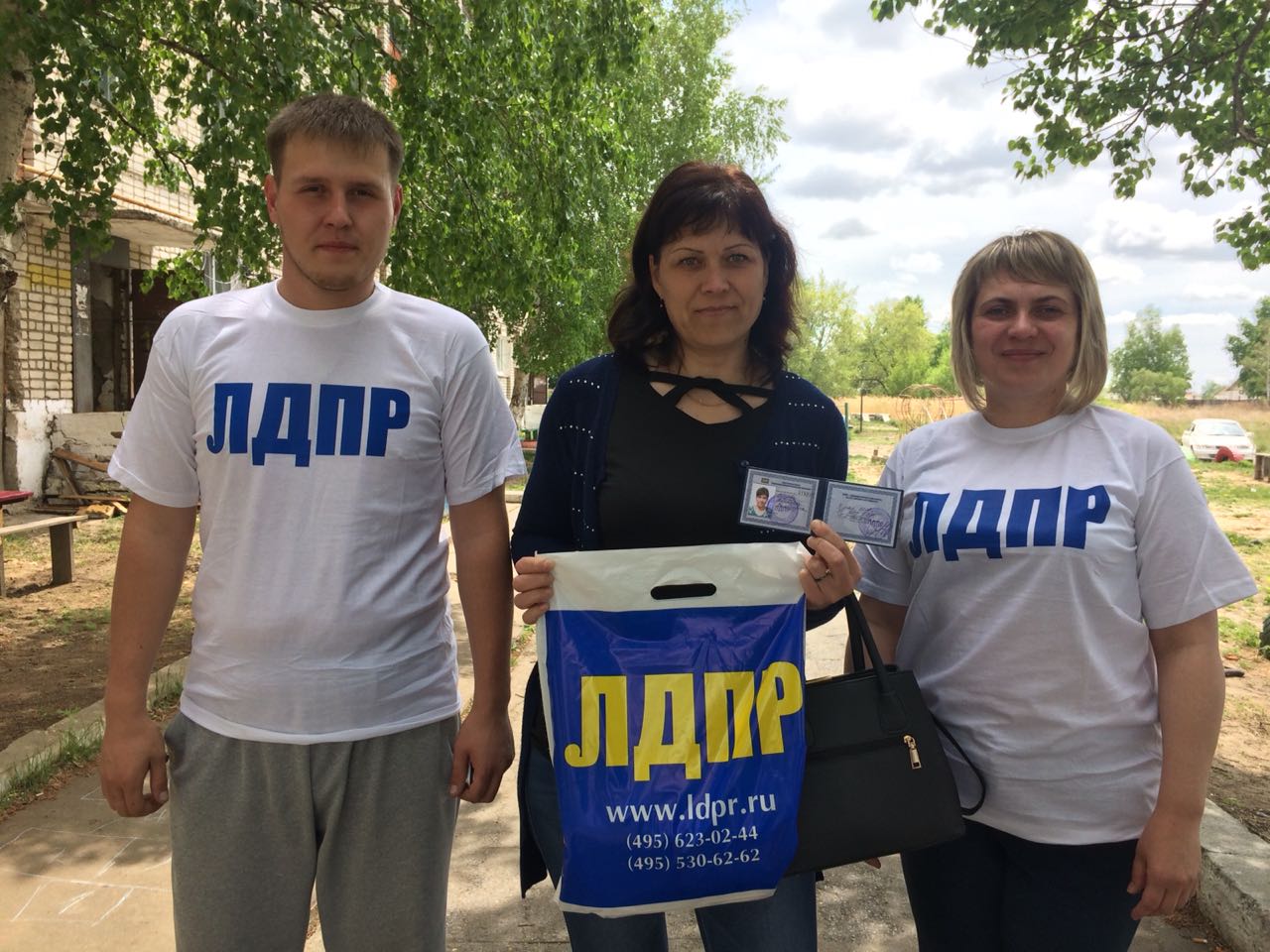 ЛДПР предлагает «Назад в деревню», но произвол мелких чиновников вынуждает людей отказываться от жизни в сельской местности