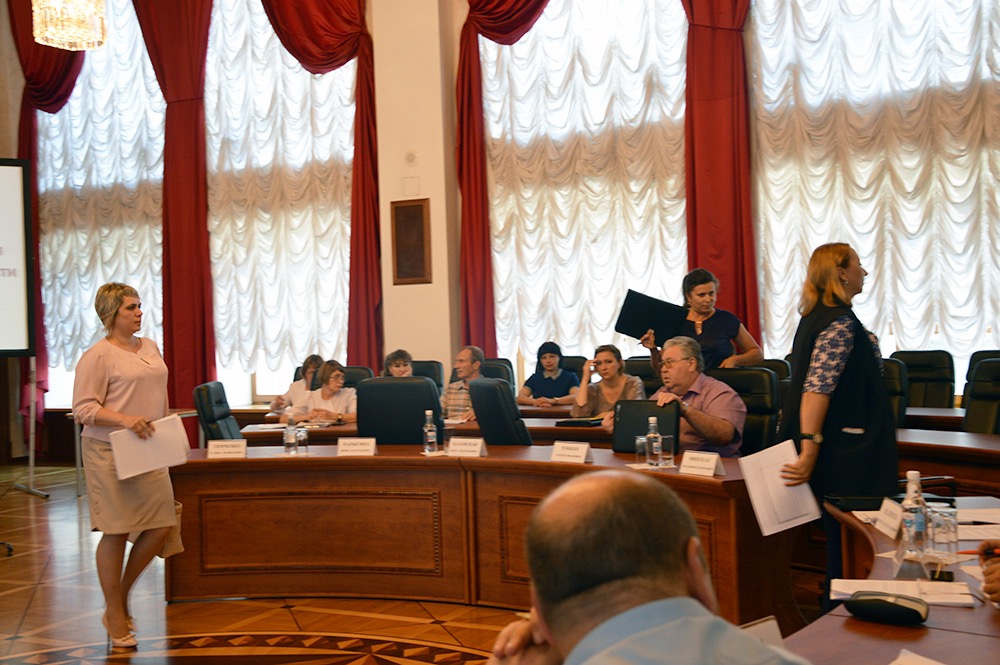 Депутаты оппозиционных фракций покинули зал заседания Законодательного Собрания