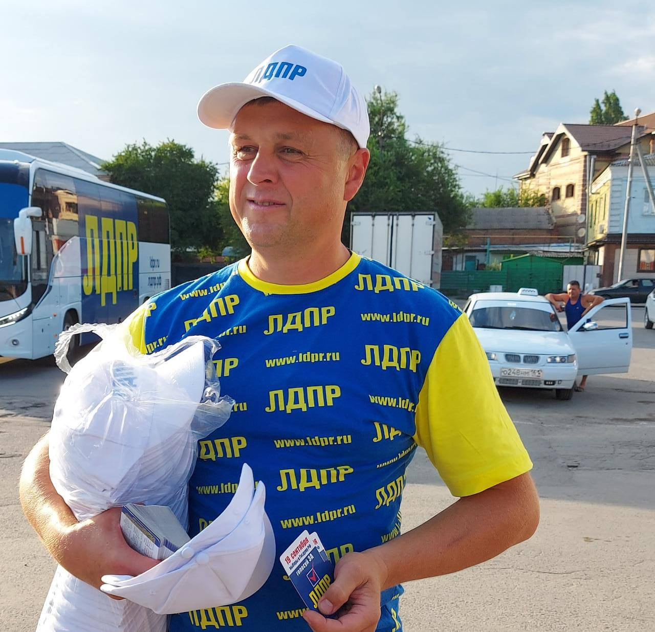 Лдпр ростов на дону. Деятельность лдпр. Лдпр ростов на дону. Автобус лдпр фото. Слуцкий лдпр.