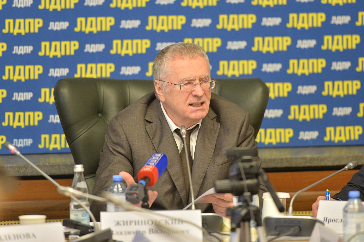 Владимир Жириновский предлагает перестать травмировать психику детей