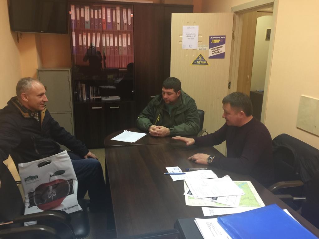 Переправа-переправа, берег левый, берёг правый.