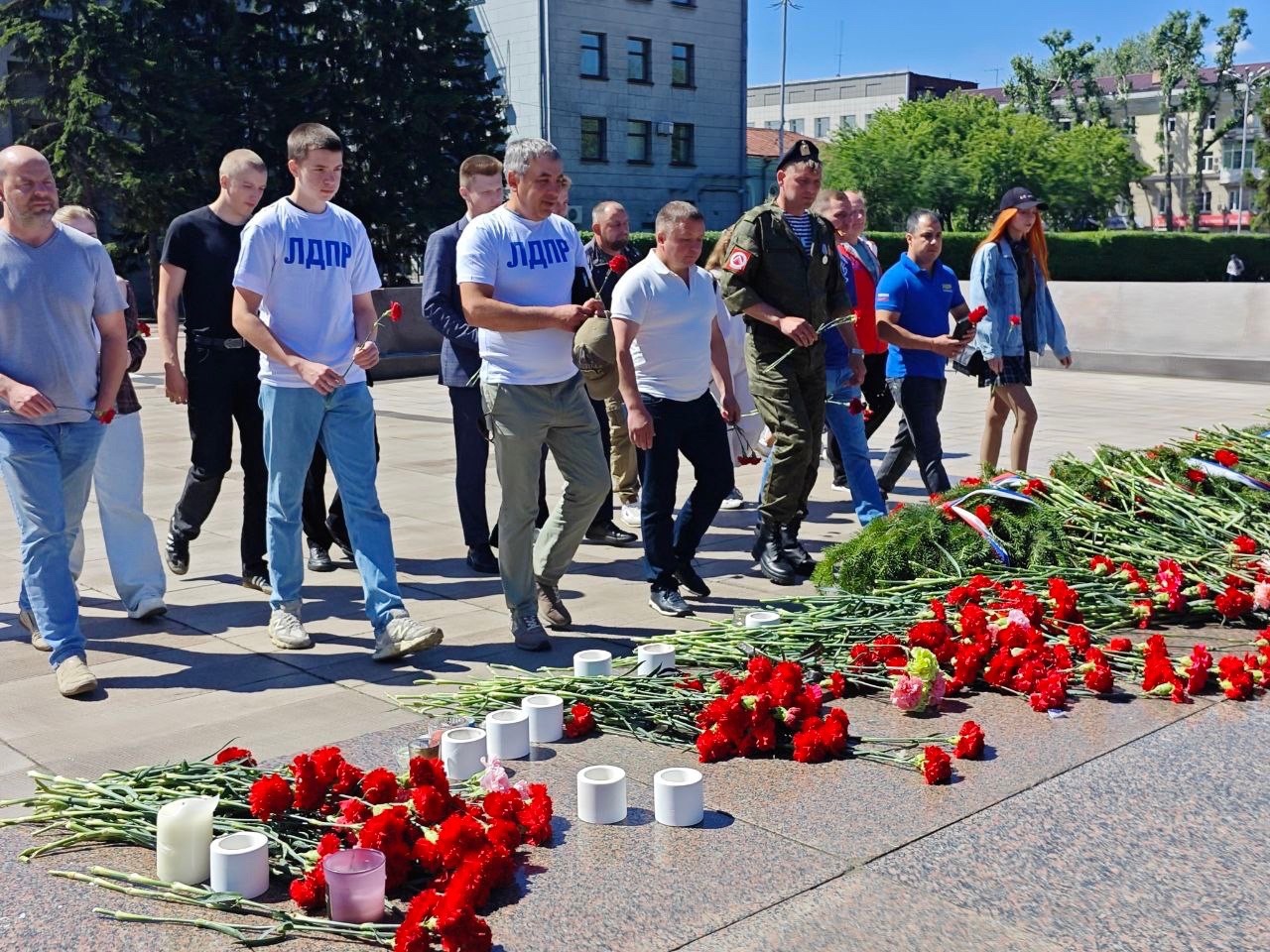 Представители Иркутского регионального отделения ЛДПР почтили память героев в День памяти и скорби