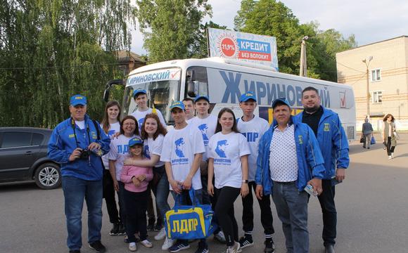 Автопоезд ЛДПР движется по Ивановской области