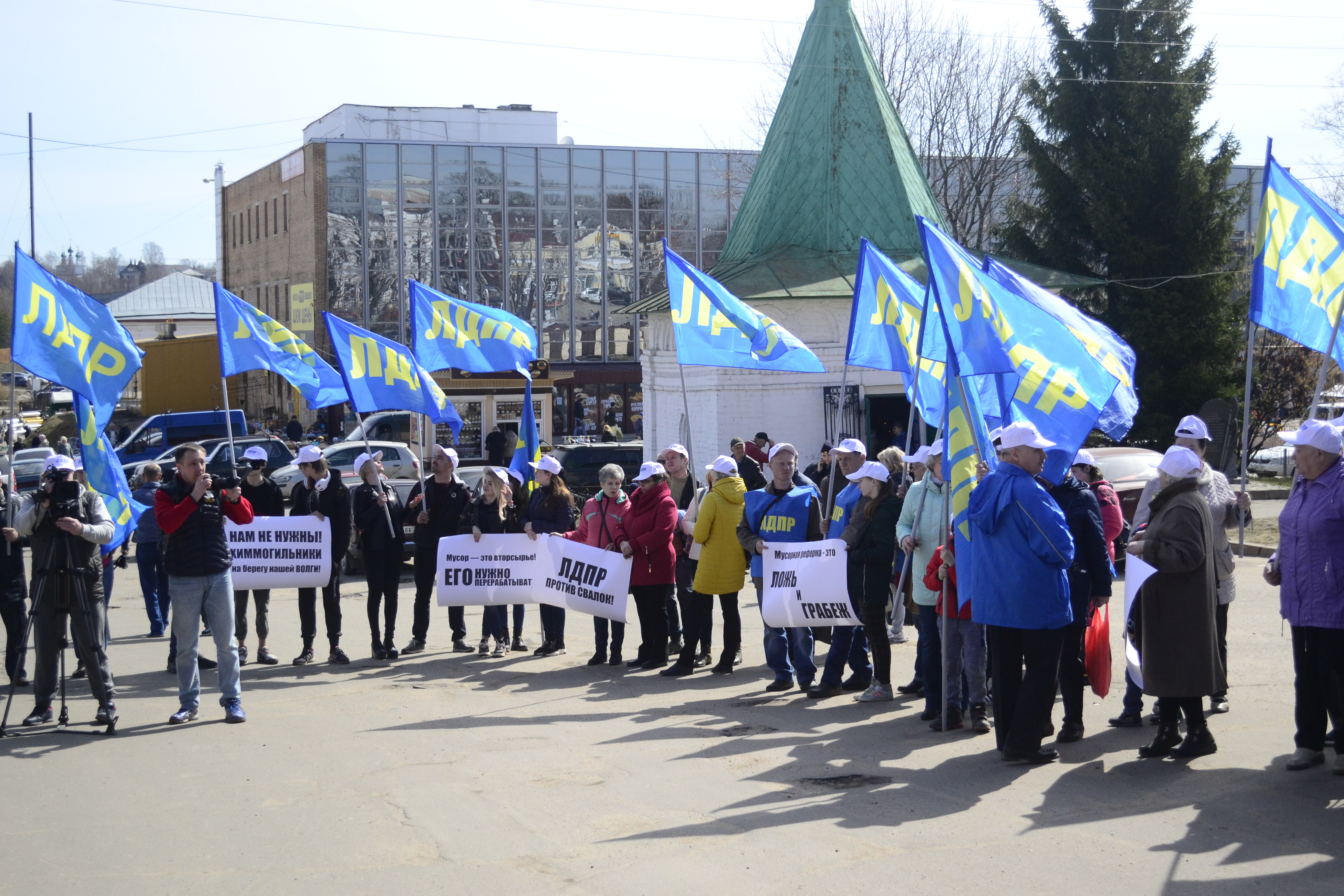 20 апреля в городах Кинешма и Заволжск прошли митинги против ввоза мусора на территорию Ивановской области