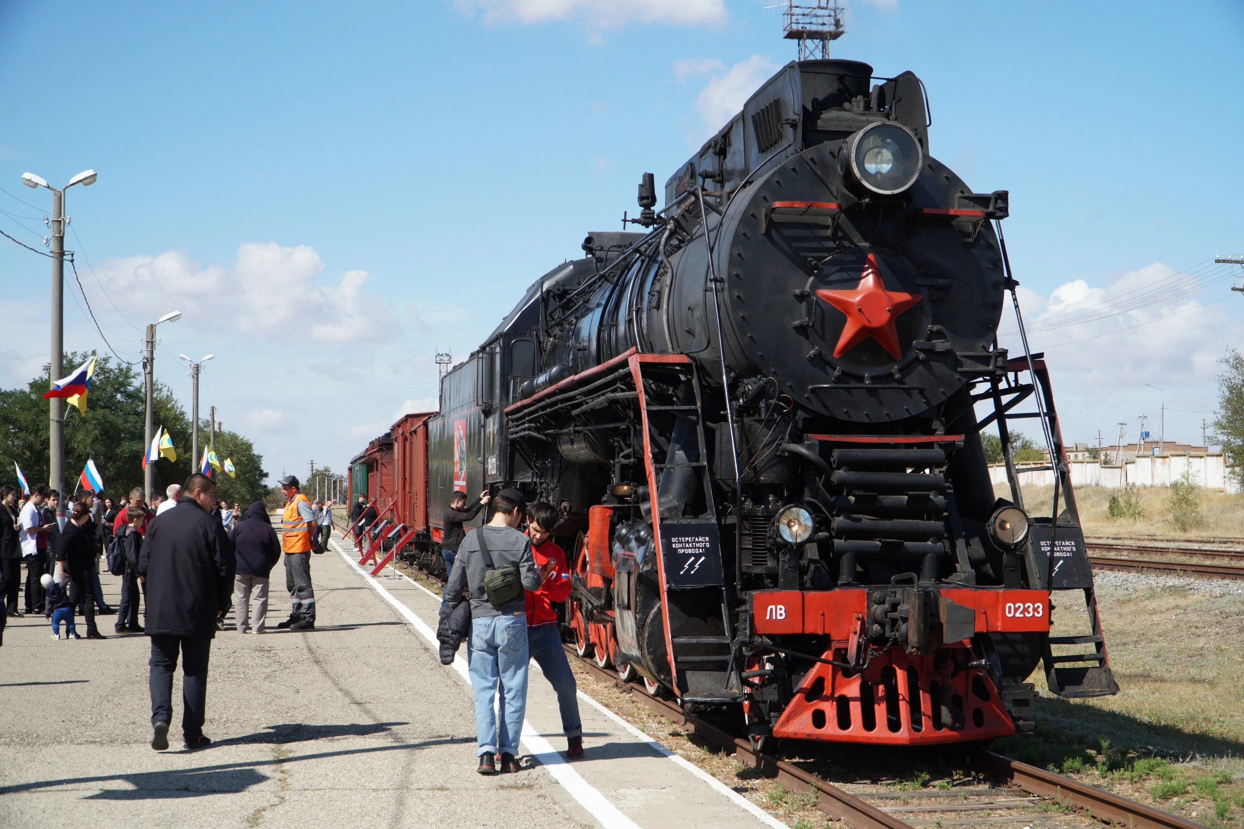 станция трусово астрахань. строительство железной дороги кизляр астрахань. памятник строителям дороги кизляр-астрахань. ретро поезд. кизляр астрахань жд.