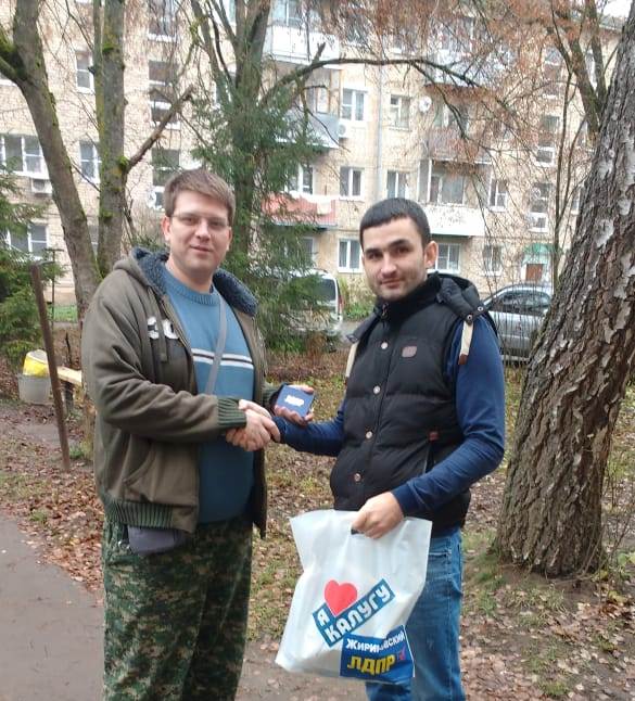 Вручаем партбилет ЛДПР!