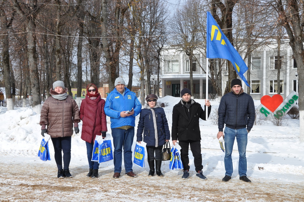 Юхновское МО ЛДПР поздравило жителей с Днем защитника Отечества!