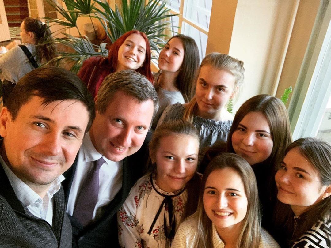 Время молодых!