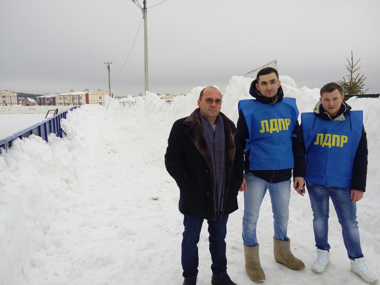 ЛДПР помогает бороться с последствиями обильных снегопадов!