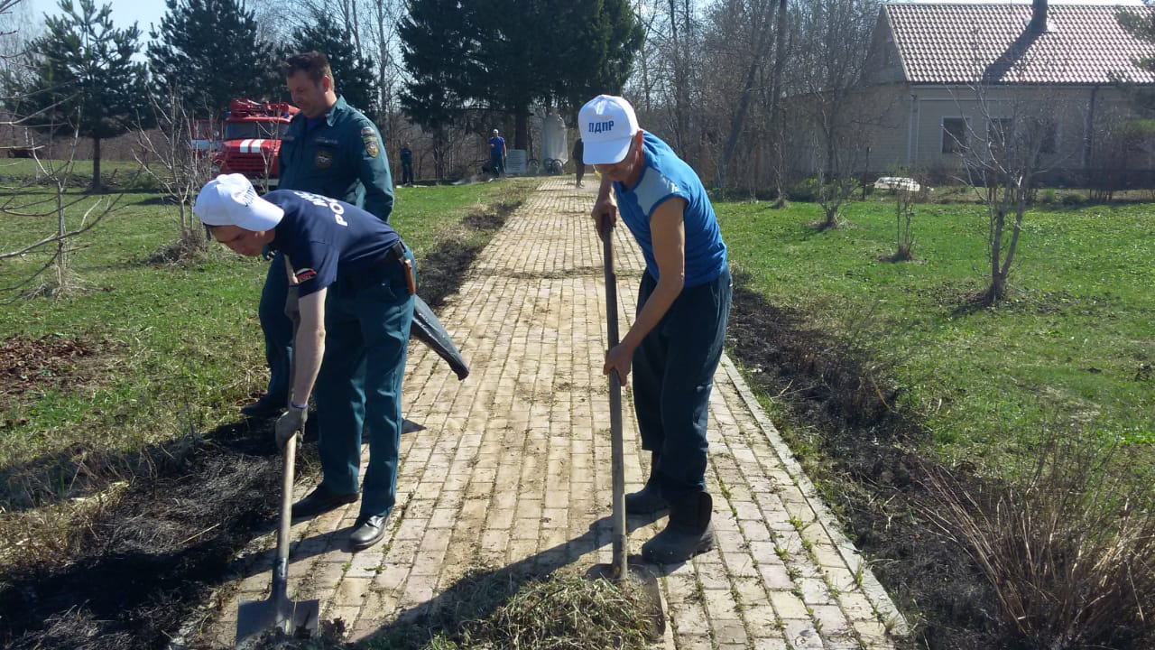 ЛДПР приняла участие в организации и проведении субботника в д. Богданово!