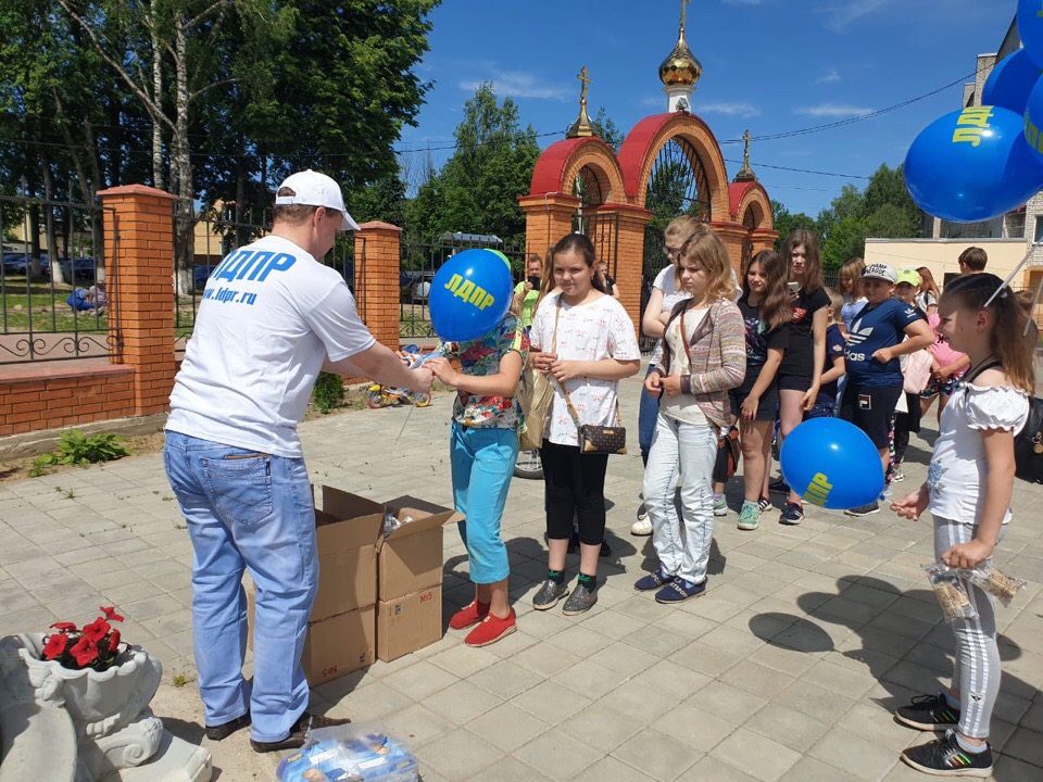 Юные кировчане получили поздравления от ЛДПР!